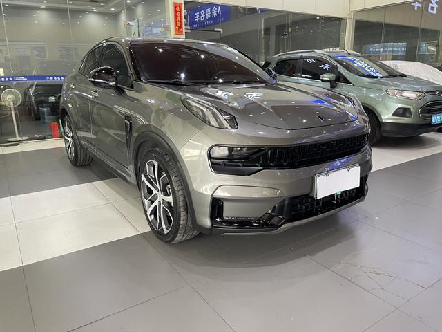 LYNK &Co 05 